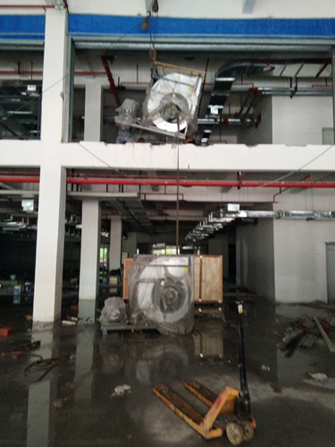 重庆腾跃公司：厂房吊装设备安装现场